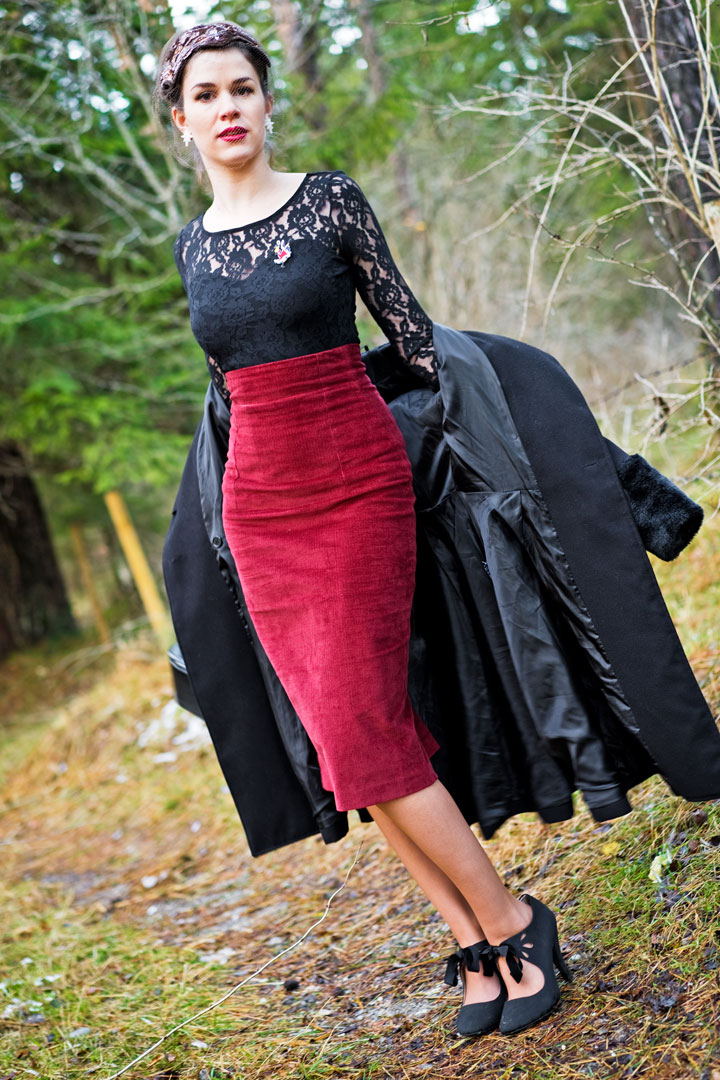 Black pencil hotsell skirt outfit 50