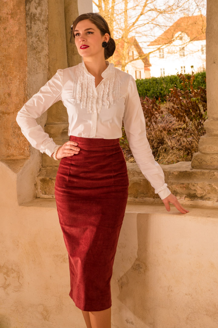 Perfect for a Daytime or Evening Look: A Highwaisted Pencil Skirt by Von  50' - RetroCat