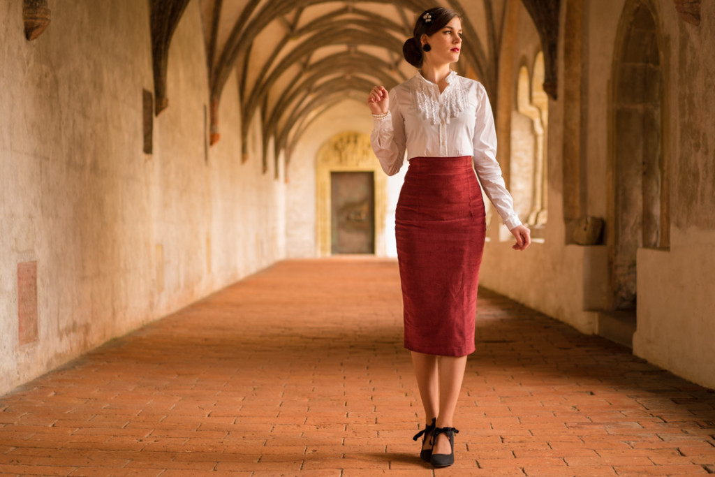 Perfect for a Daytime or Evening Look: A Highwaisted  Pencil Skirt by Von 50′