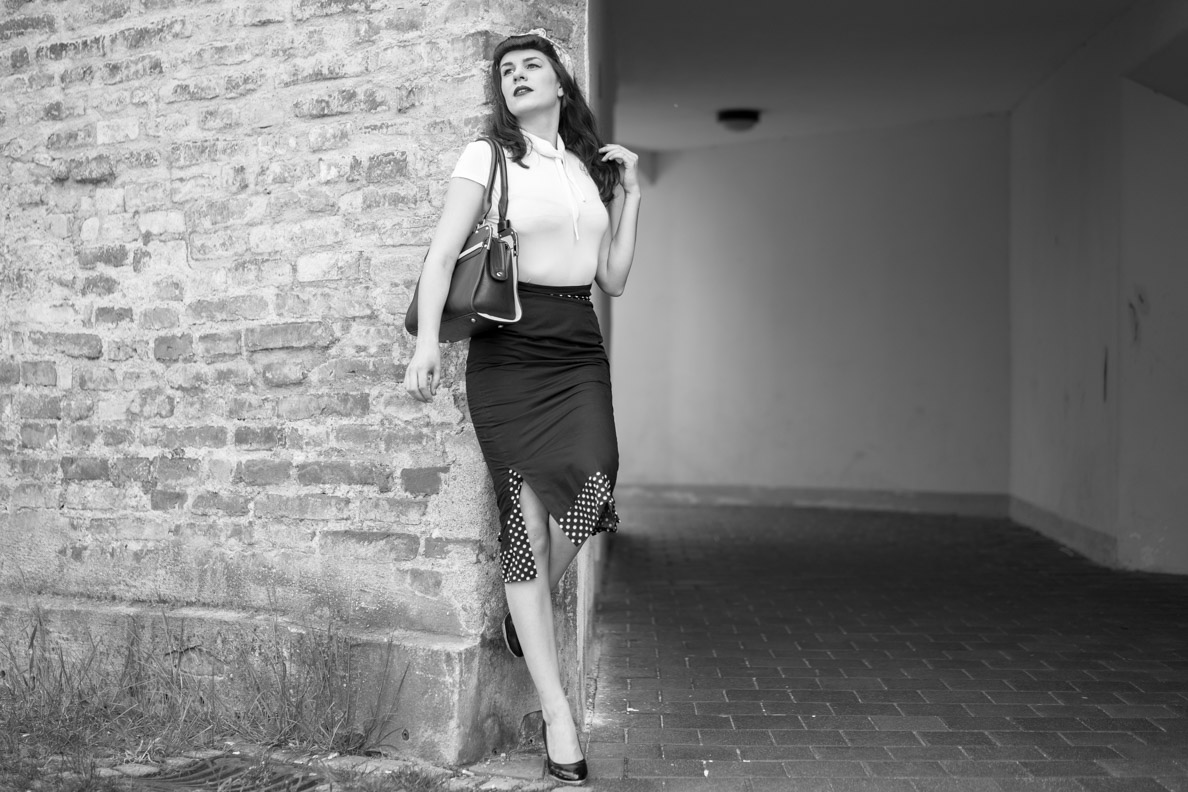 Elegance In Black And White A Great Retro Look A La Bettie Page Retrocat