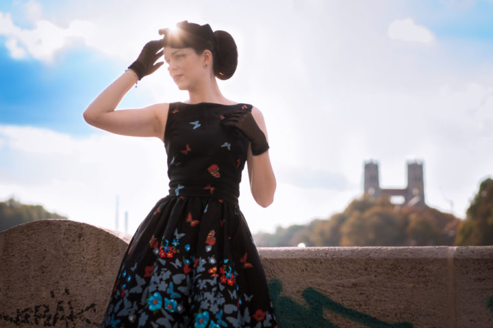 Tourist in der eigenen Stadt im Tea Dress von Lady V London