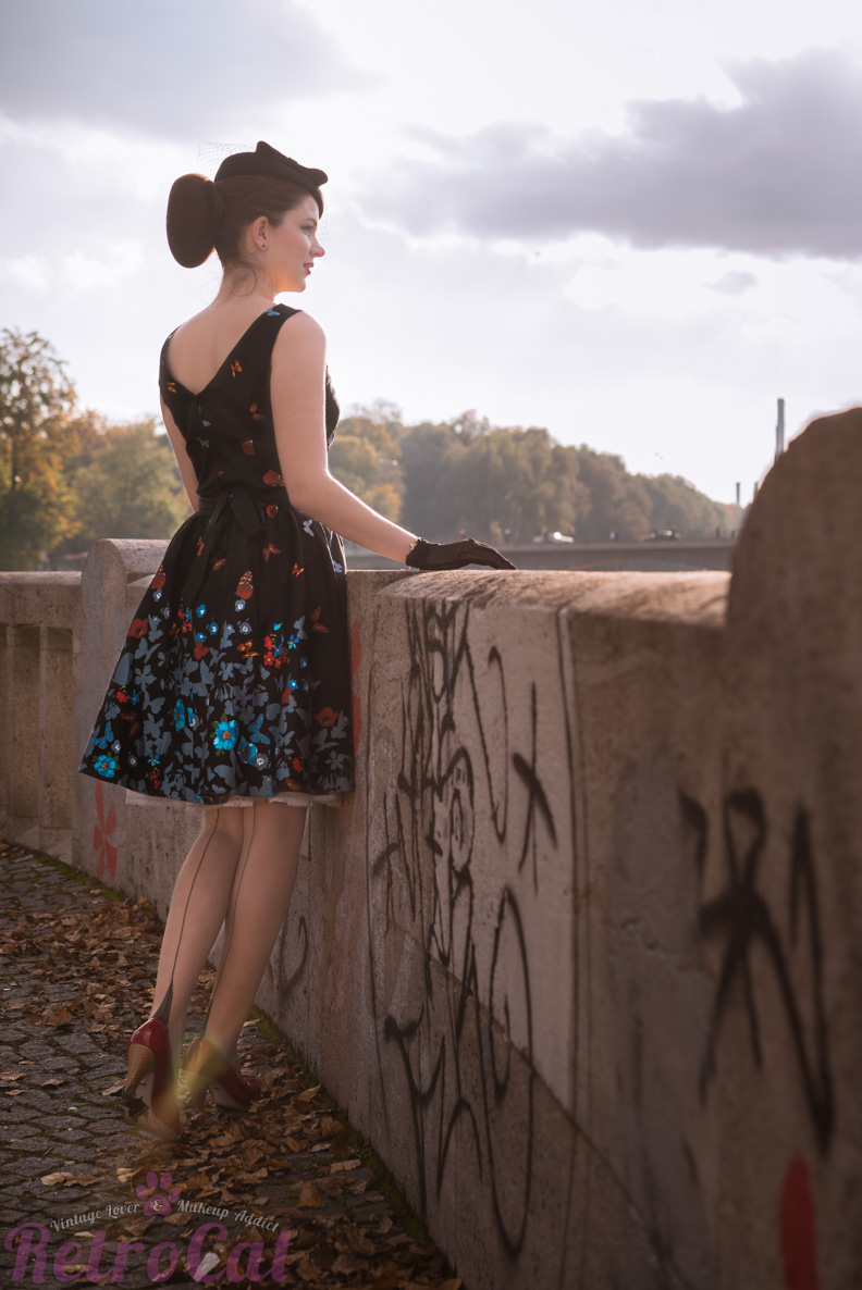 Tourist in der eigenen Stadt im Tea Dress von Lady V London