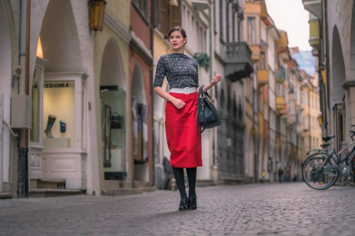 Winter is coming: A red Pencil Skirt for cold Days