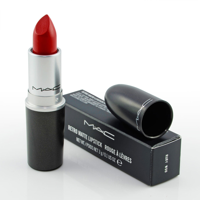 Der Retro Matte Lipstick in Ruby Woo von Mac im Test