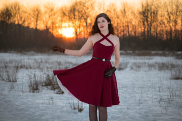 Für einen romantischen Look: Das Retro-Kleid “Sophie” von BlackButterfly in der Farbe der Liebe