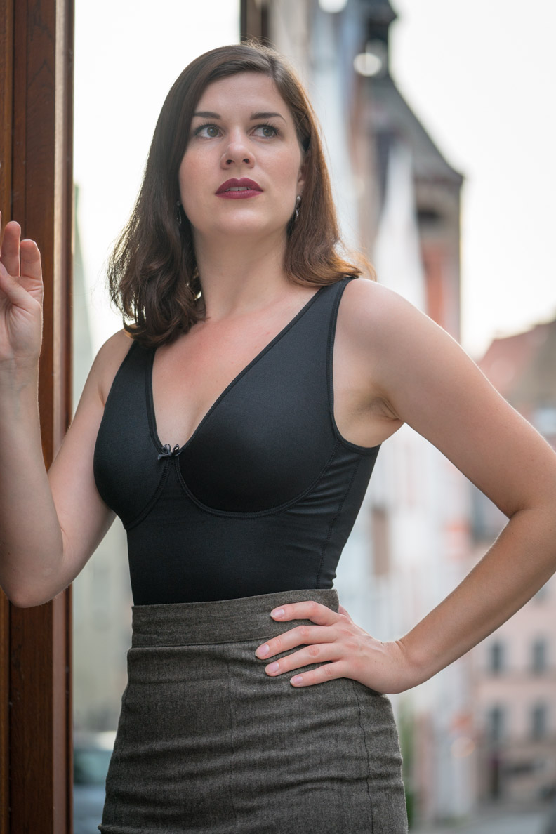 A 30s Outfit and sexy Curves with the Florence Body by Vedette Shapewear  - RetroCat