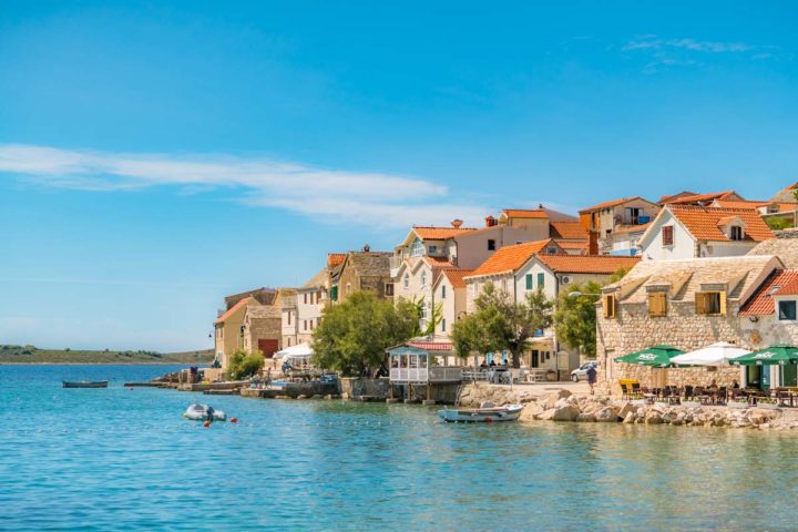 Reisetipp für den Kroatien-Urlaub: Die Inselstadt Primošten in Dalmatien