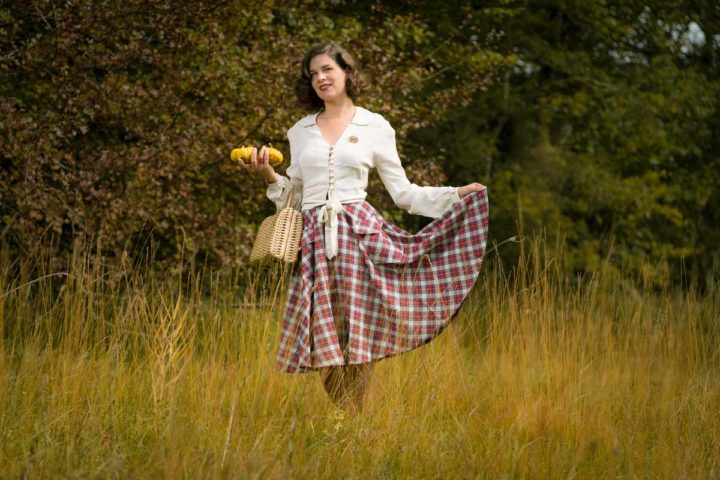 Warme Herbsttage in der Natur mit dem Isabelle Skirt von The Seamstress of Bloomsbury