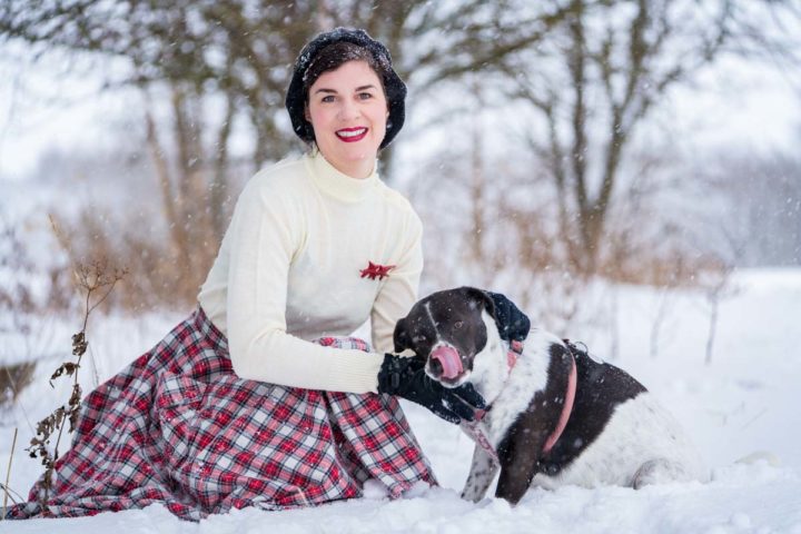 It’s snowing Cats and Dogs: Walking the Dog in Winter with a warm retro Outfit