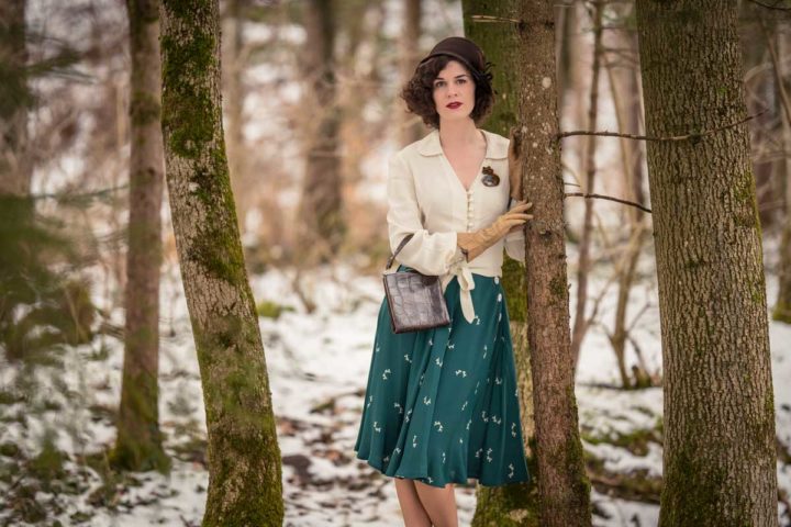 Bye bye Winter! A 40s inspired Outfit with the Isabelle Skirt in “Green Doggy” by The Seamstress of Bloomsbury