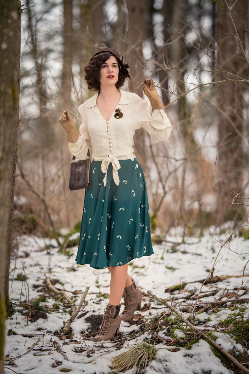 Bye bye Winter! A 40s inspired Outfit with the Isabelle Skirt in Green  Doggy by The Seamstress of Bloomsbury - RetroCat