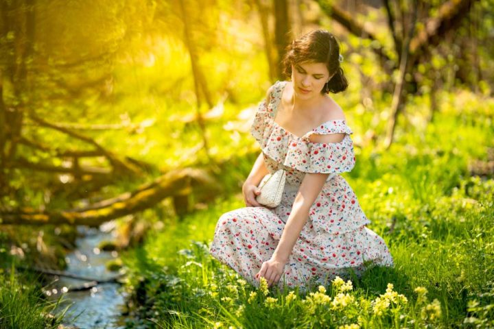 Entspannte Frühlingstage auf dem Land mit dem Boho-Kleid Isadora von Joanie Clothing