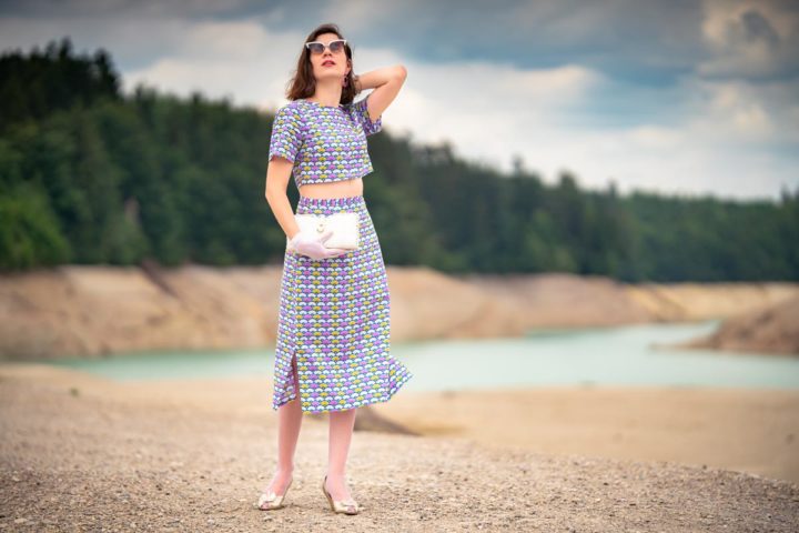 Ein farbenfroher 60s-Look für den Sommer mit dem Fan Dress von Grünten Mode