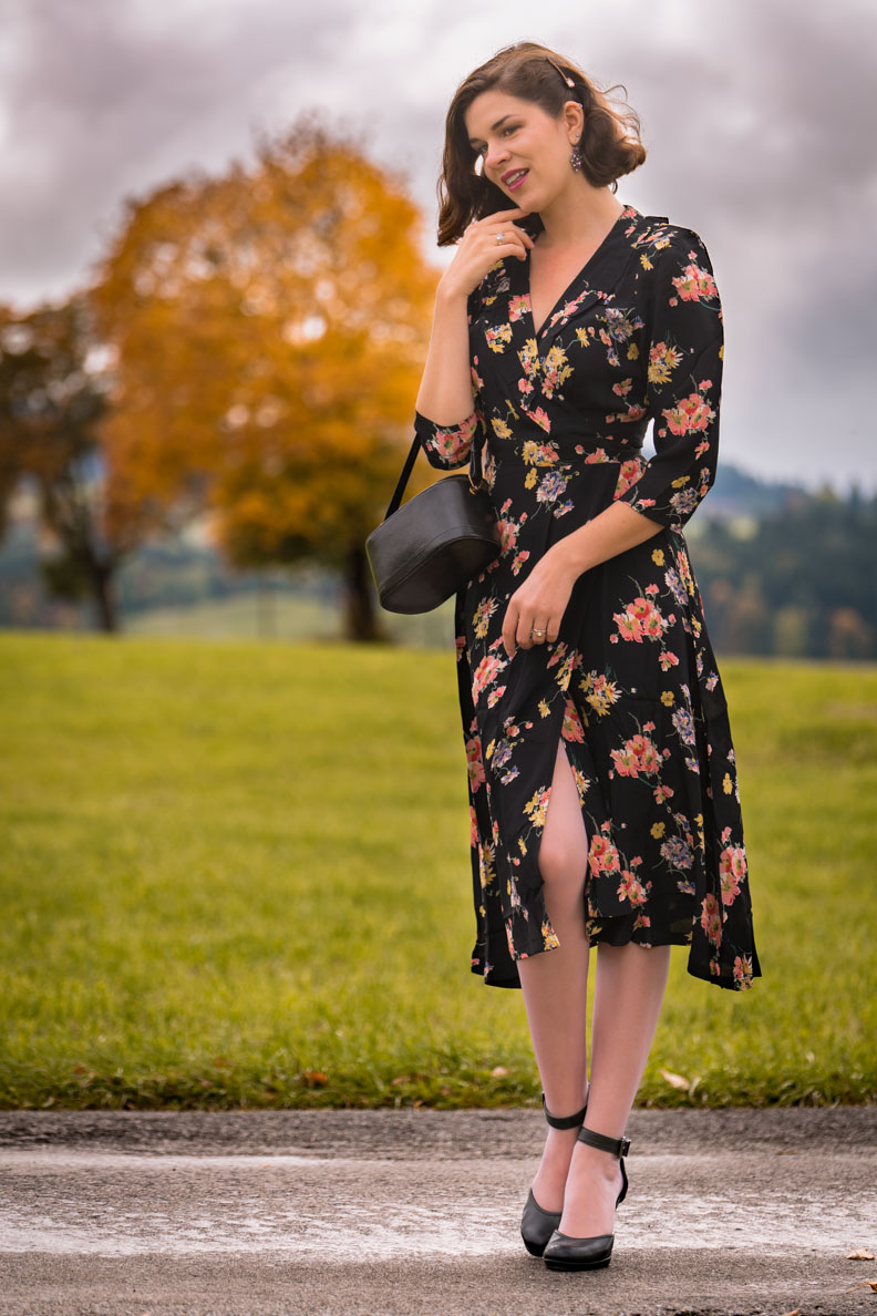 Fashion-Bloggerin RetroCat in einer ungewöhnlichen Farb-Kombi für den Herbst: Schwarz und Pastell