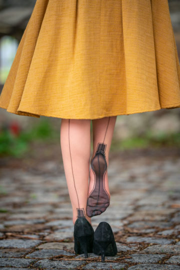 Die besten Marken für Strümpfe: RetroCat mit den Outline Heel Stockings von Secrets in Lace