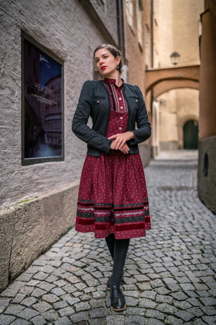 Fashion-Bloggerin RetroCat im Dirndl "Gretl" von Lena Hoschek Tradition in Salzburg