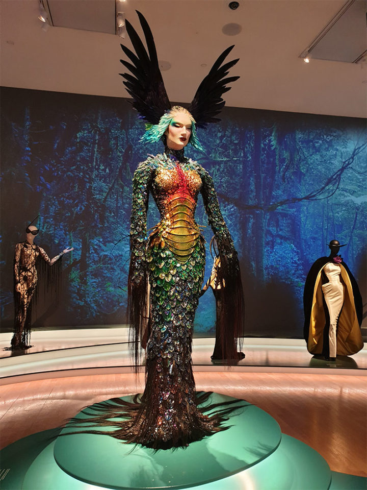 Ein Thierry Mugler Outfit wie aus einer anderen Welt in der Kunsthalle München