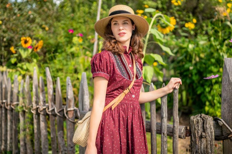 How to wear a Bavarian Dirndl and Tracht in everyday life