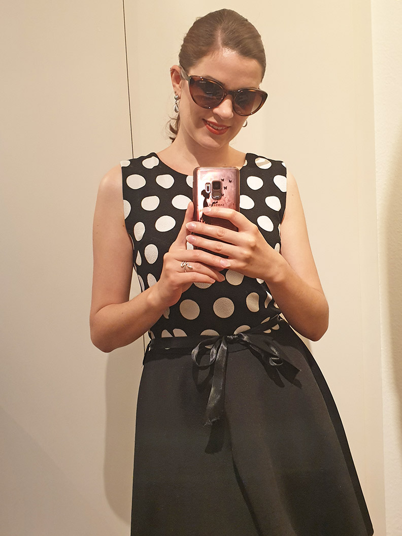 RetroCat's week: A summer dress with polka-dots and retro sunglasses