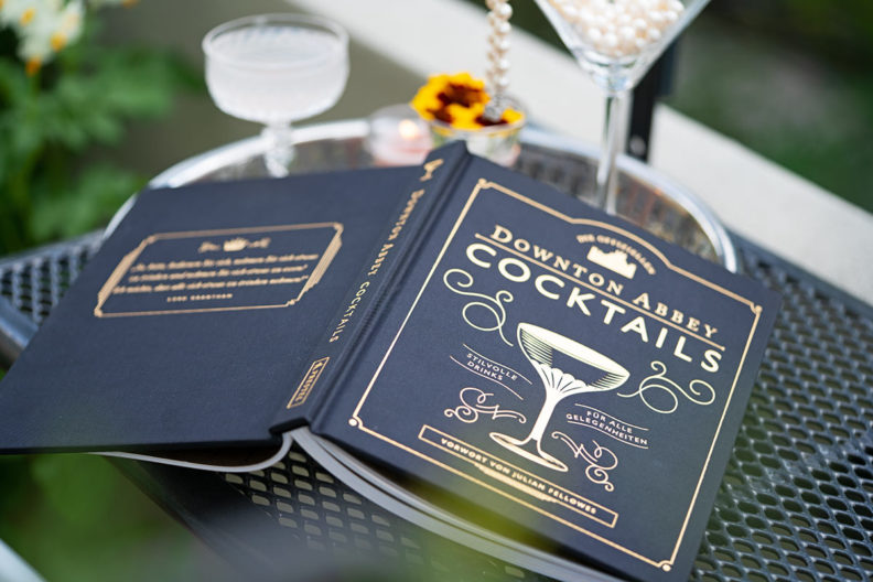Buchtipp für feuchtfröhliche Partys: Die offiziellen Downton Abbey Cocktails