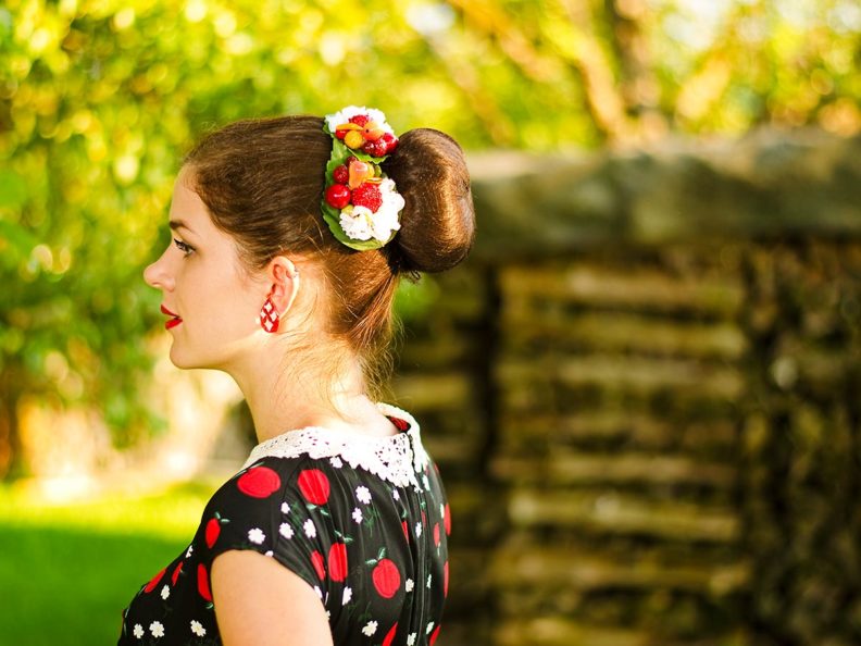 RetroCat mit Haarblumen für den Spätsommer von Sophisticated Lady Hairflowers