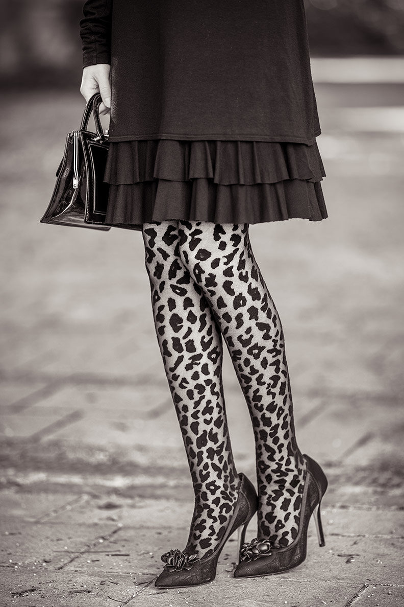 RetroCat wearing leopard tights