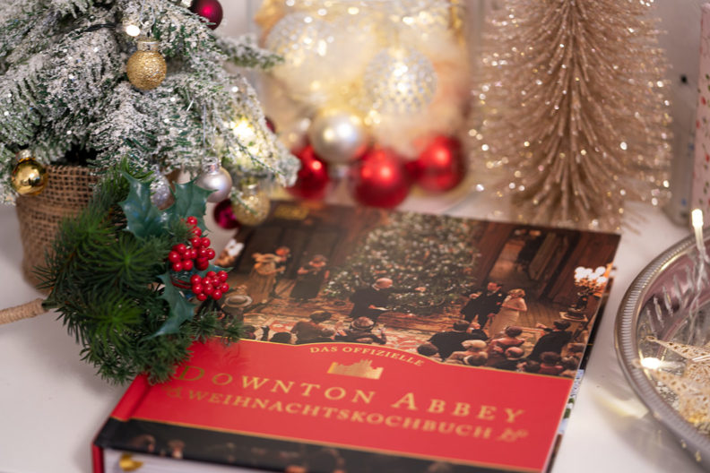 RetroCat's weekly review: The official Downton Abbey Christmas Cookbook 