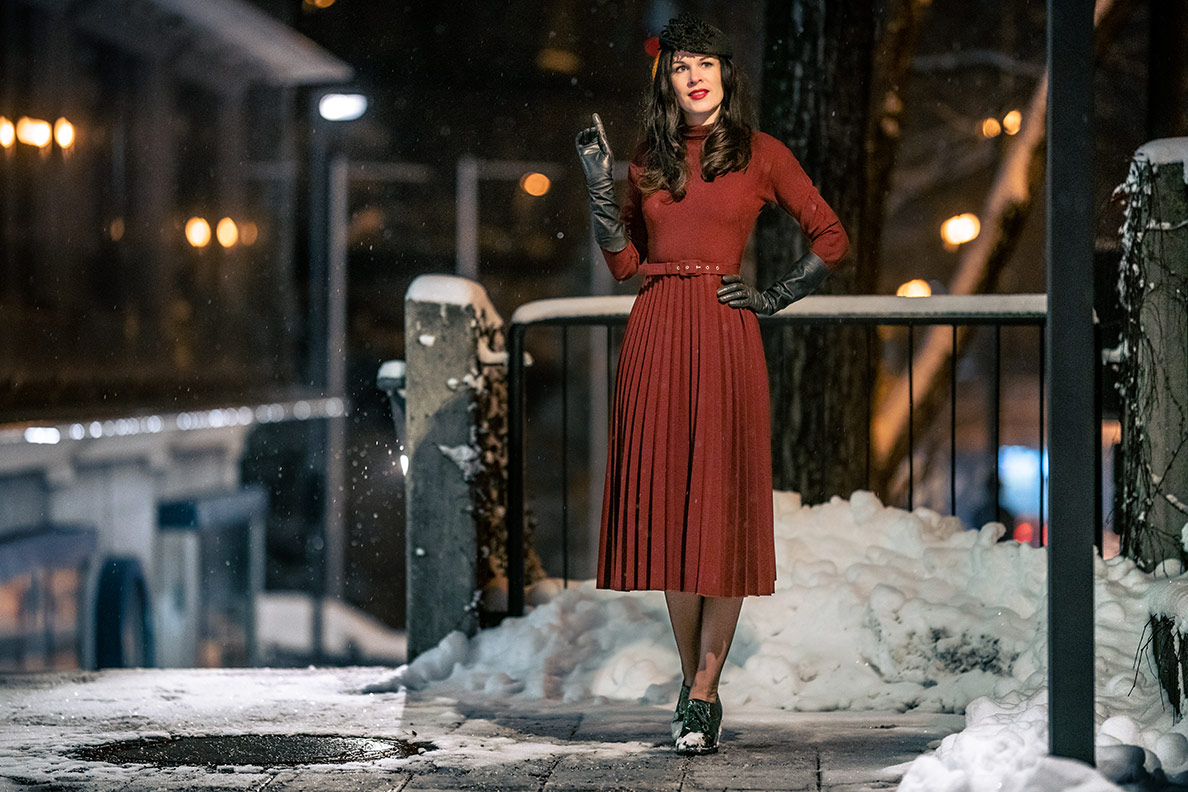 A red Winter Dress meets a glamorous Coat: Magical Winter Nights