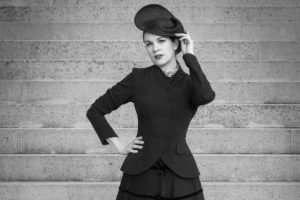 An extraordinary all black Retro Outfit