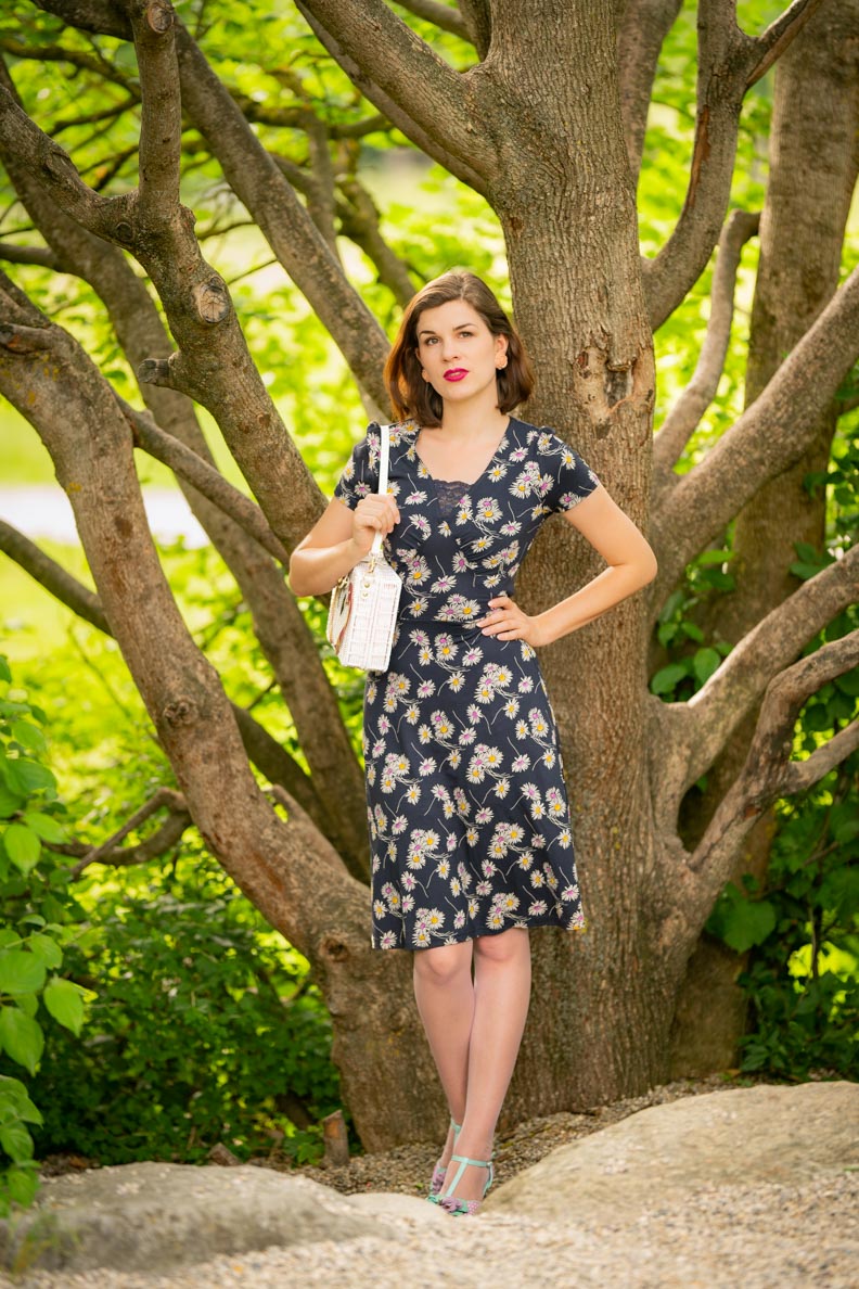 RetroCat wearing a comfy dress with daisy print by Vive Maria