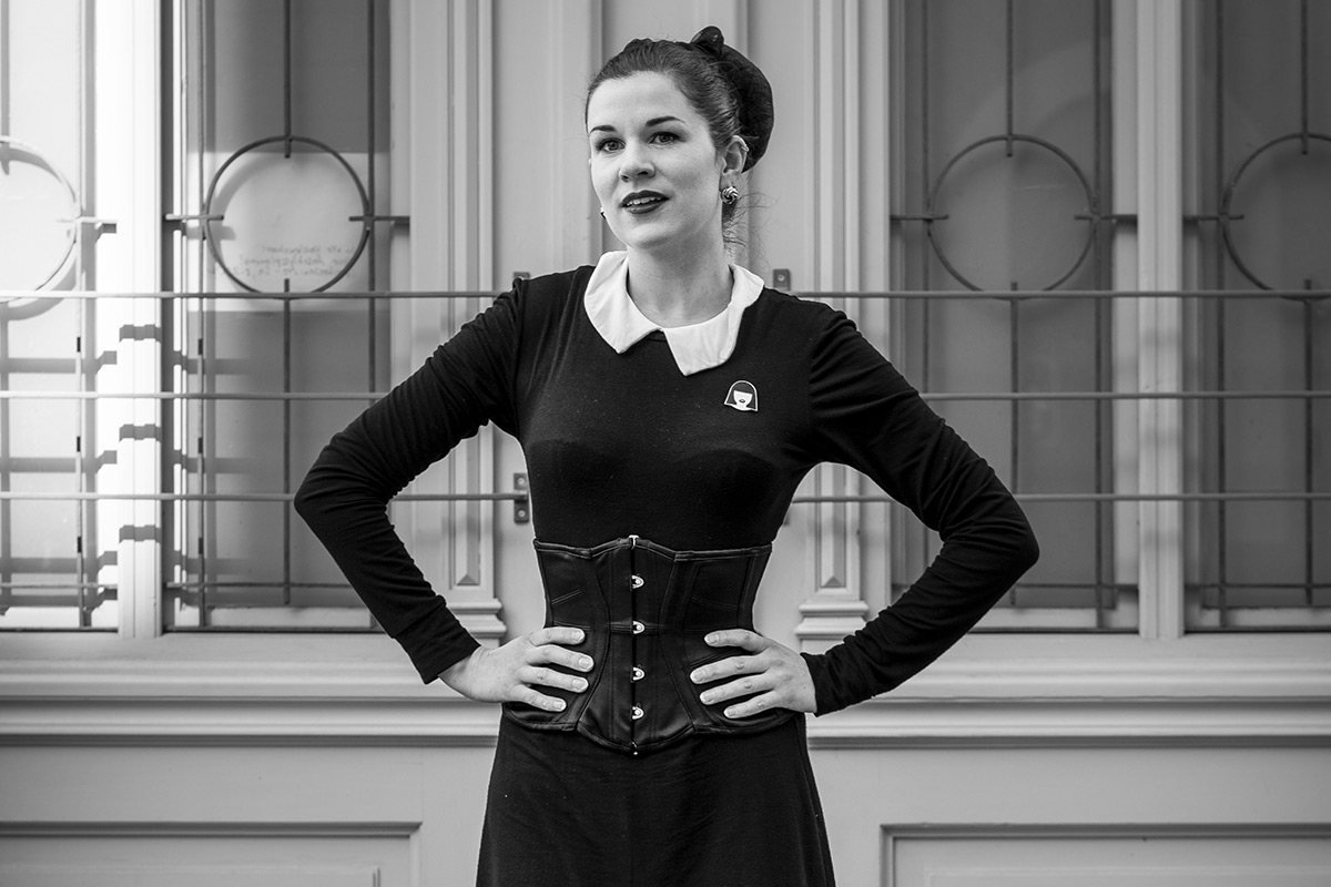 Corset meets a Little Black Dress: A seductive retro Outfit