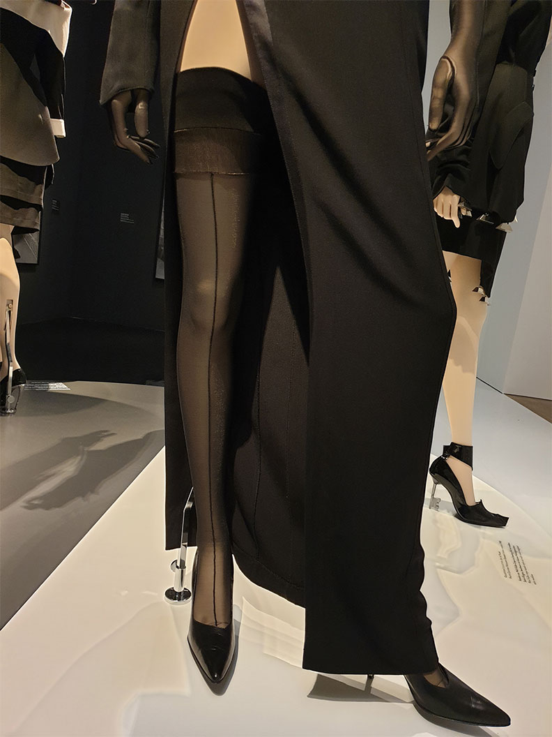 Schwarze, elastische Strumpfhose im Strapsen-Look