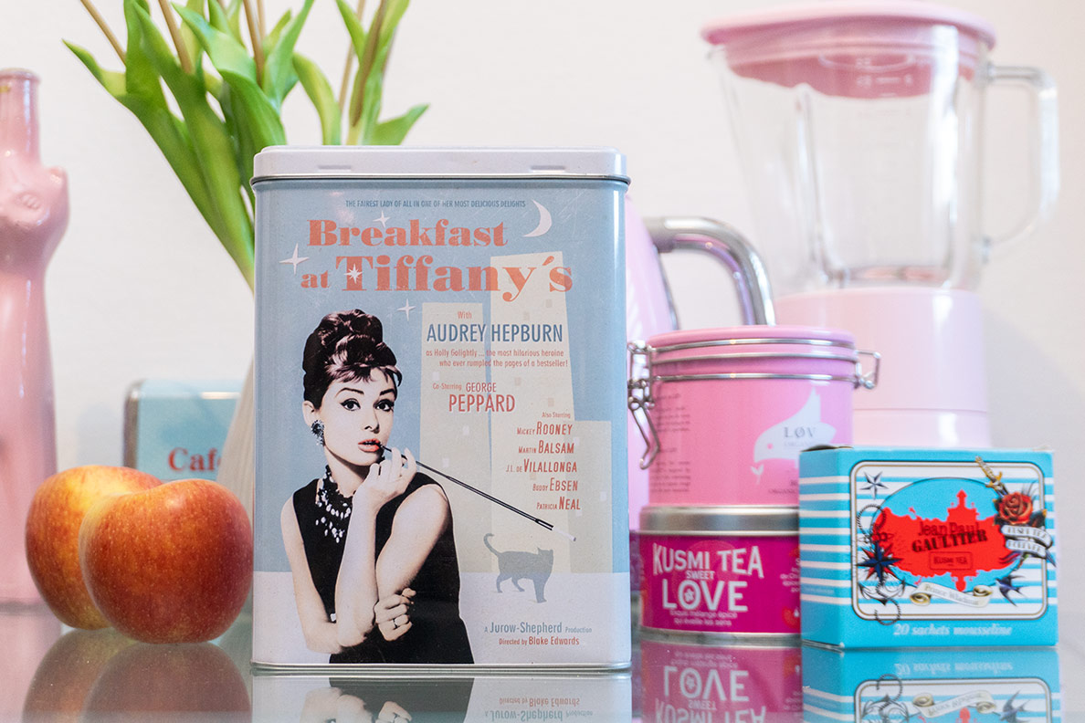 Retro-Küchenutensilien: Eine Breakfast at Tiffany's Keksdose von RetroCat