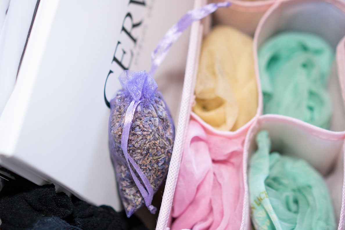 How to organise tights: Nylons in a storage box and a lavender bag