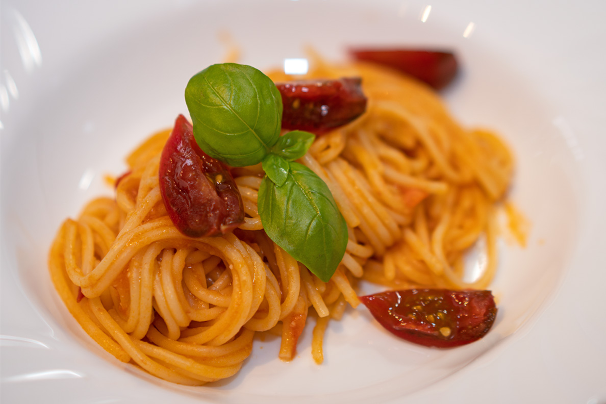 Pasta Napoli - Spaghetti mit Tomatensoße: Veganes, einfaches Rezept