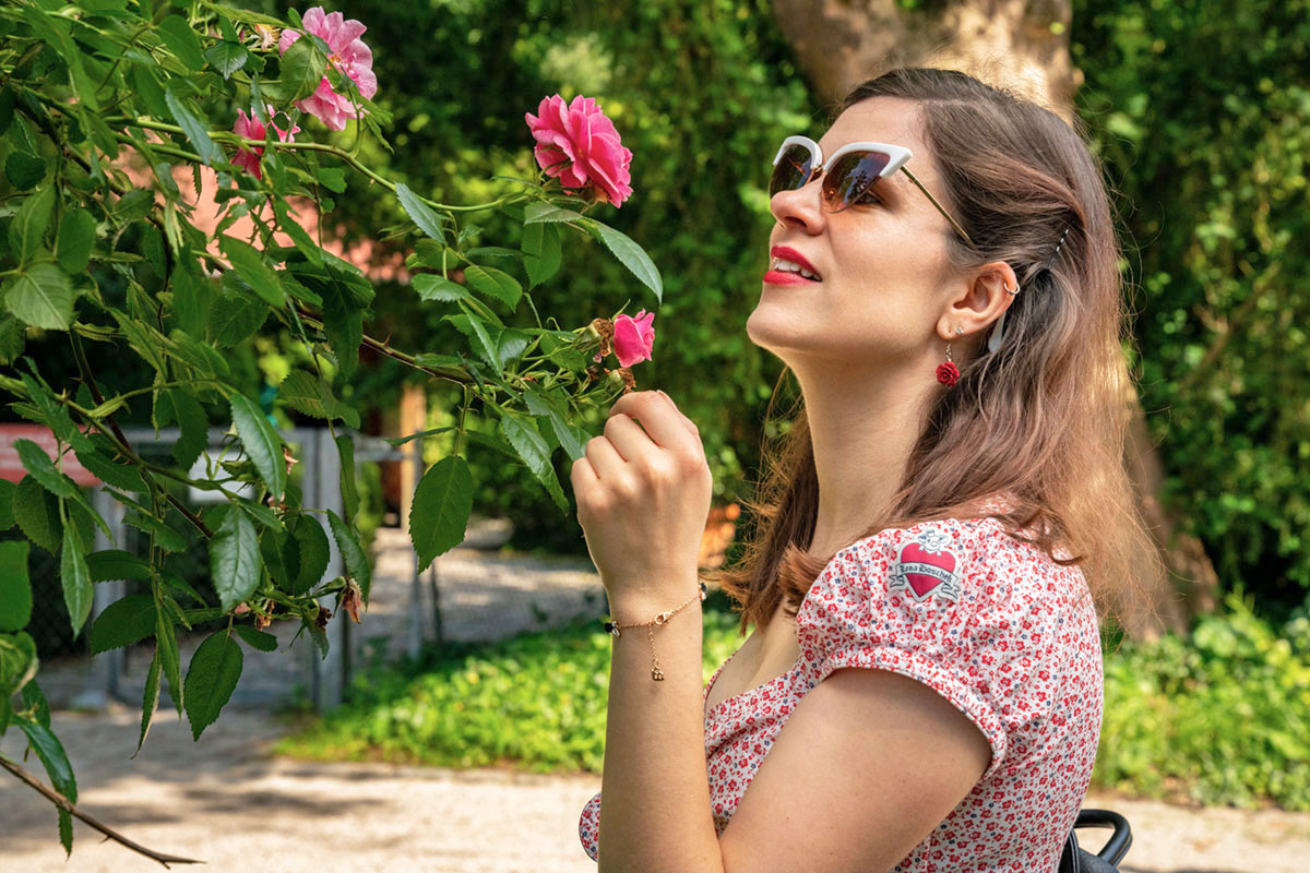 RetroCat wearing cat-eye sunglasses in Munich