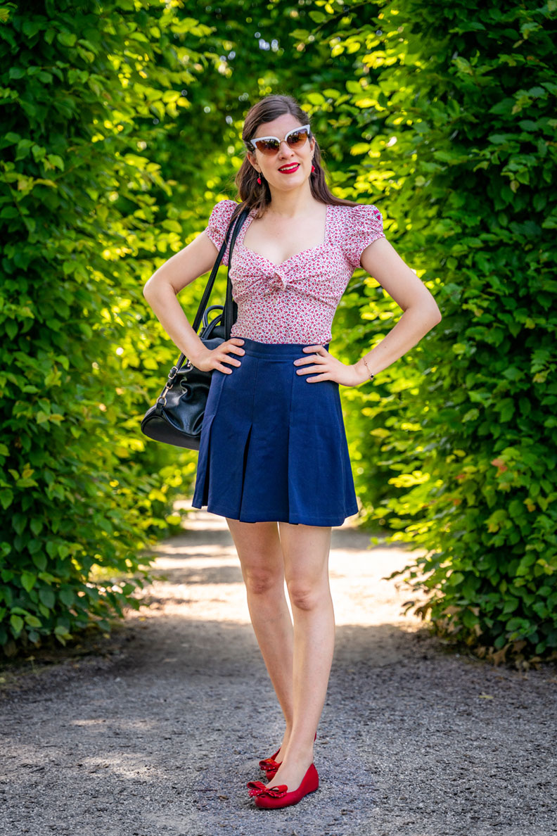 RetroCat wearing navy blue retro shorts and a blouse by Lena Hoschek