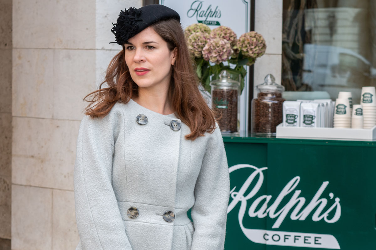 Jacket, Hat and Gloves: A stylish 60s inspired Autumn Outfit