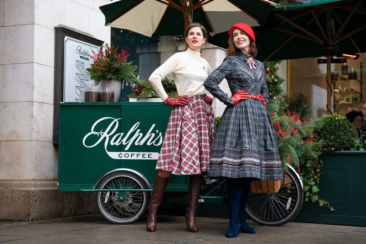 Cosy Christmas Outfits Checked Pattern meets red Accessories