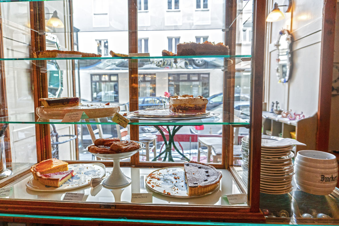 Die Kuchenauswahl im Ladencafé Marais in München Westend