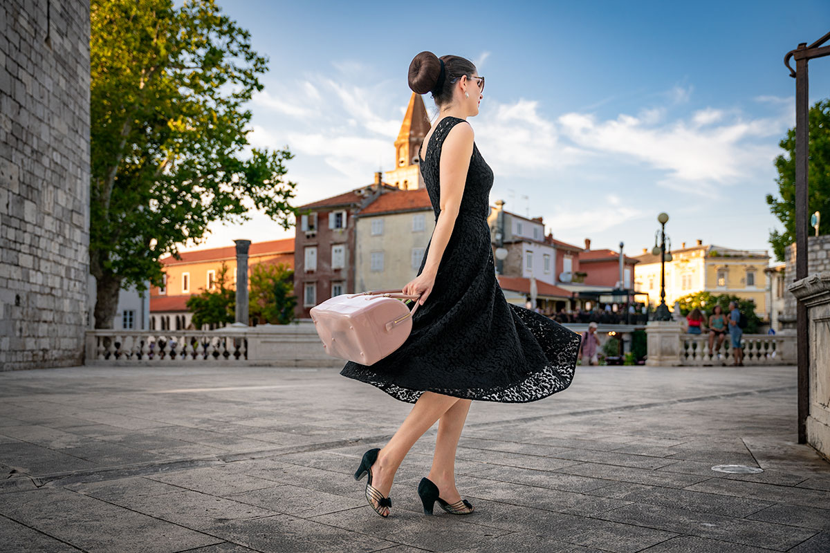 The little black dress in a summery Combination