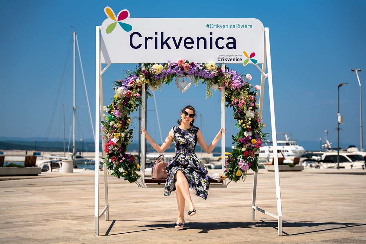 Grüße aus den Flitterwochen: Im Blumenkleid in Crikvenica