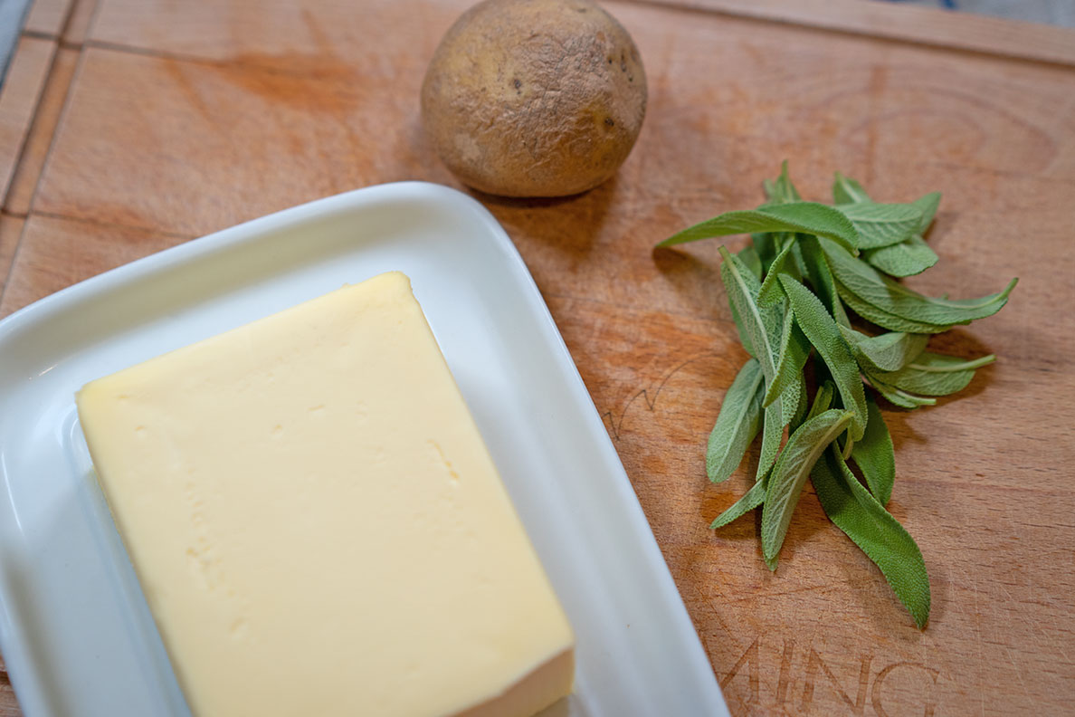 Passt zu Gnocchi: Salbei und (vegane) Butter
