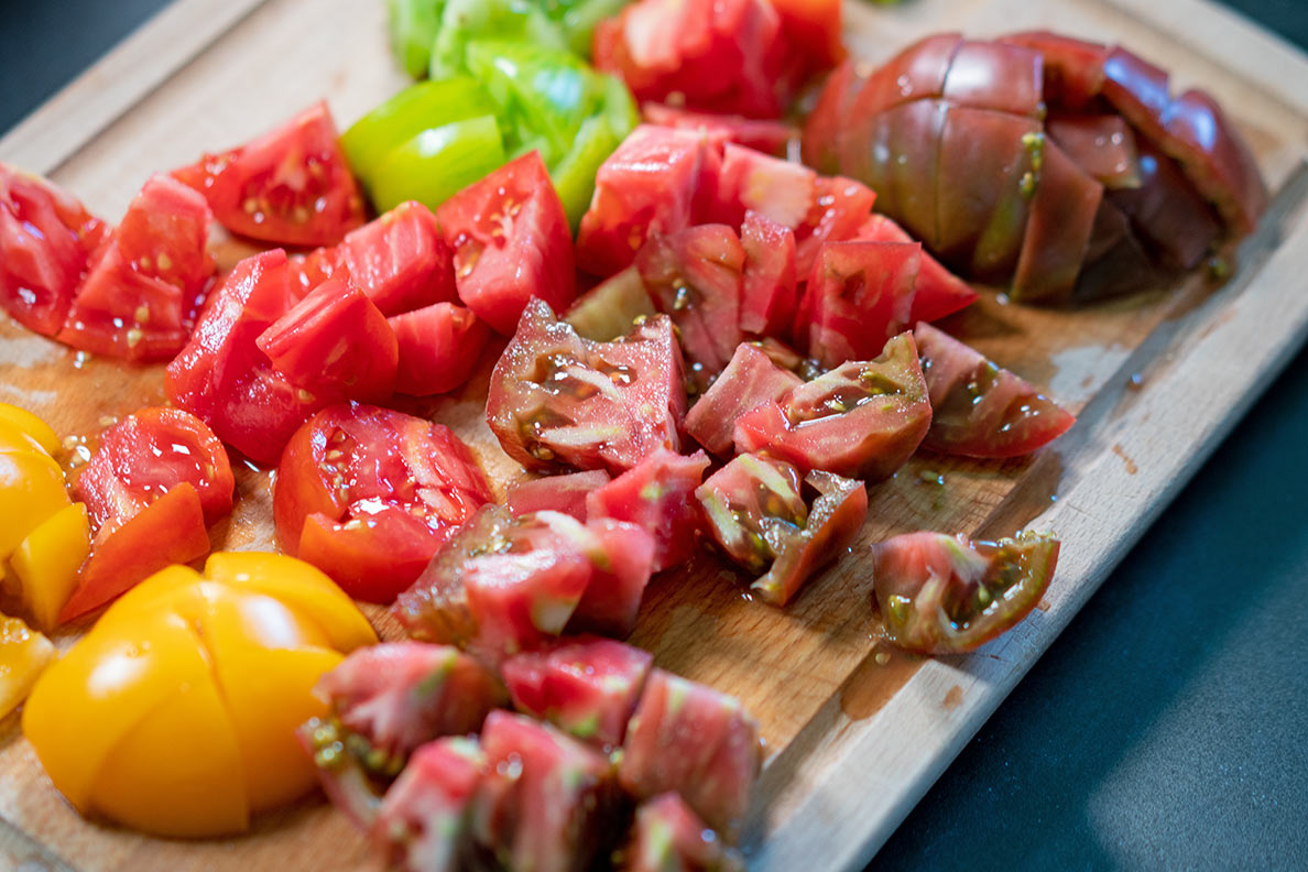 In kleine Stücke geschnittene Tomaten