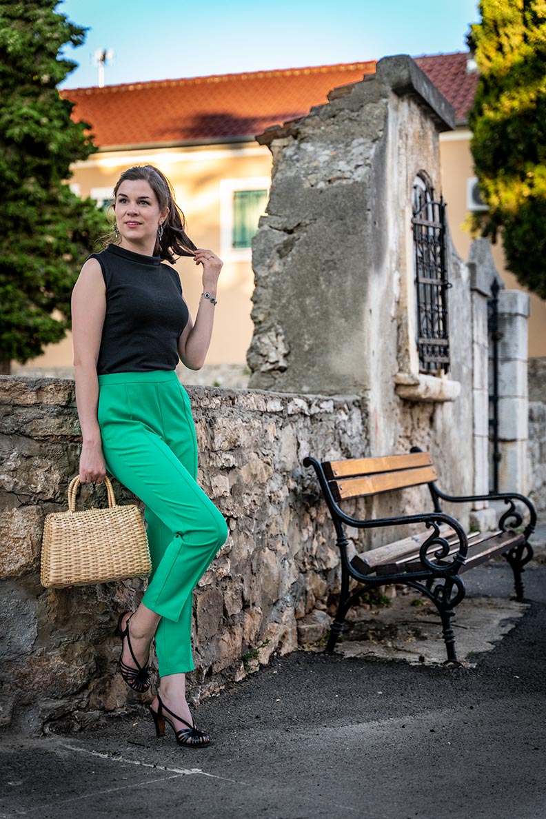 Summer Outfit: RetroCat wearing capri trousers and a subtle top during vacation