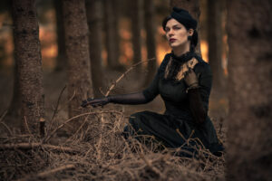 5 spooky Halloween Outfits that don’t require a Costume + Styling Tips