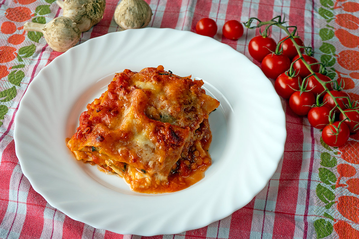 Eine einfache und vegetarische Auberginen-Lasagne mit Linsen