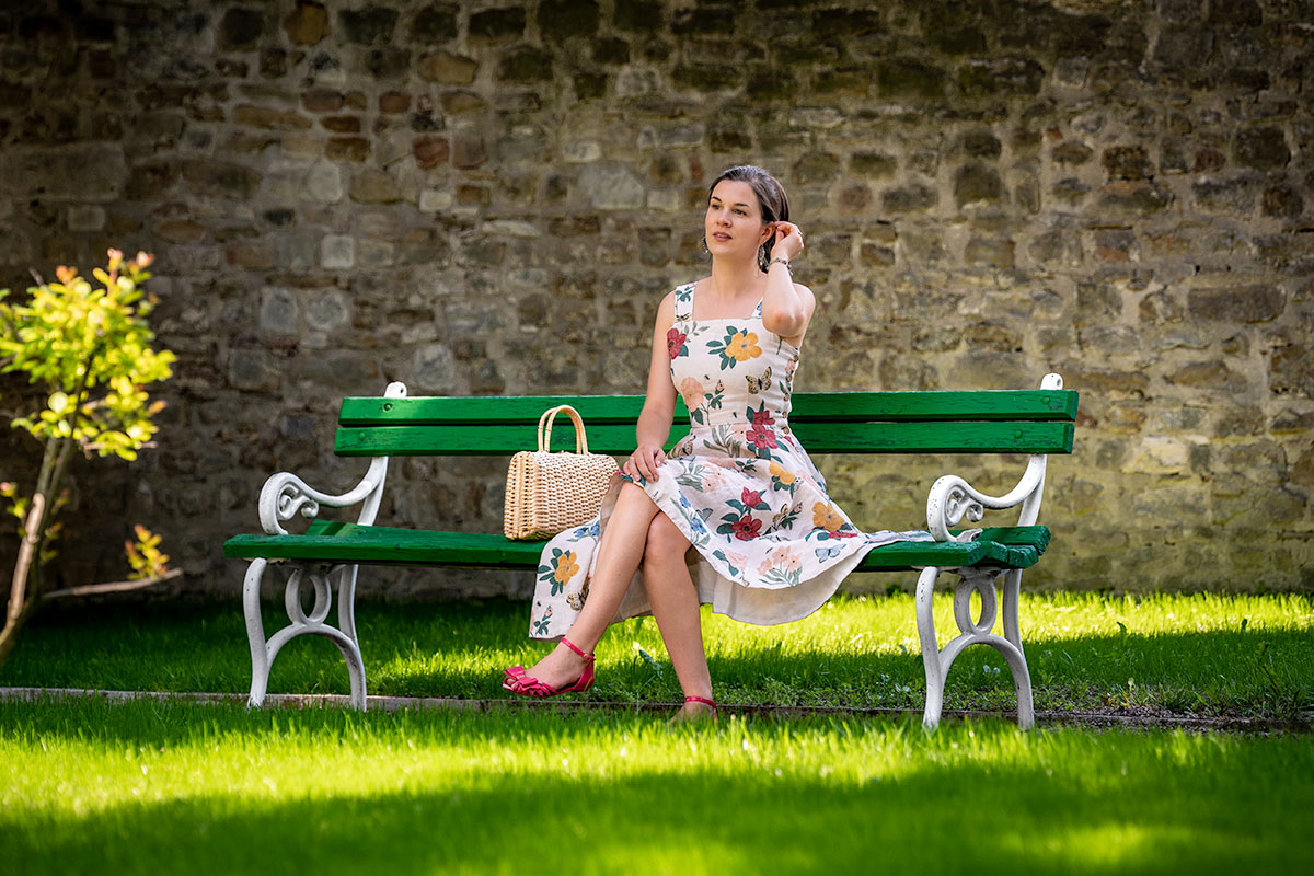 Leinen bügeln? Ja, sagt RetroCat - hier in einem sommerlichen Leinenkleid