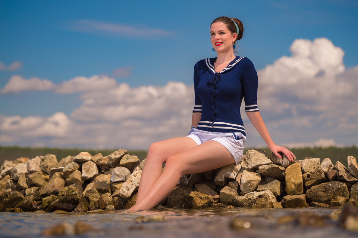 RetroCat with a big bun on the beach - matching retro beach outfits