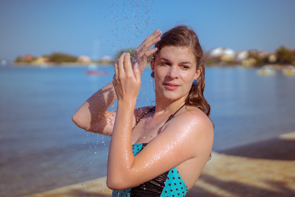 Natürliches Make-up für den Strand: Dein perfekter Look für einen sonnigen Tag am Wasser